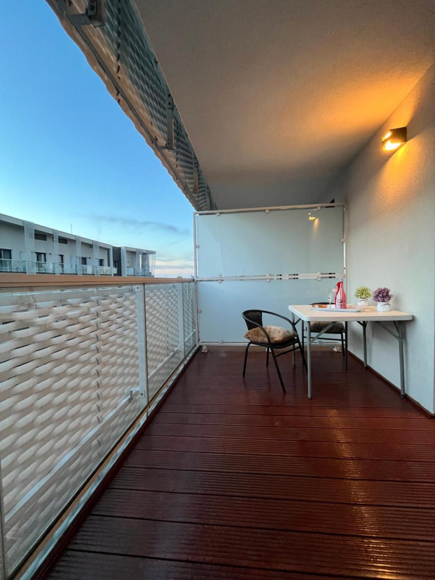 Family House By The River Odra -Panoramic Terrace - 3Room Apartment With 2 Separate Bedrooms And 2 Balconies By Wroapart-Pl- Perfect For Family & Business Stays Wroclaw Dış mekan fotoğraf